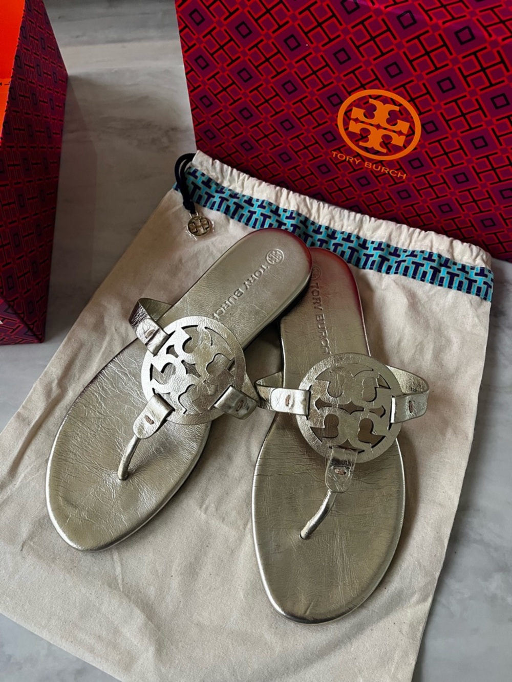 NIB Tory Burch Metallic Gold Miller Logo Thong Sandals - Picture 7 of 8